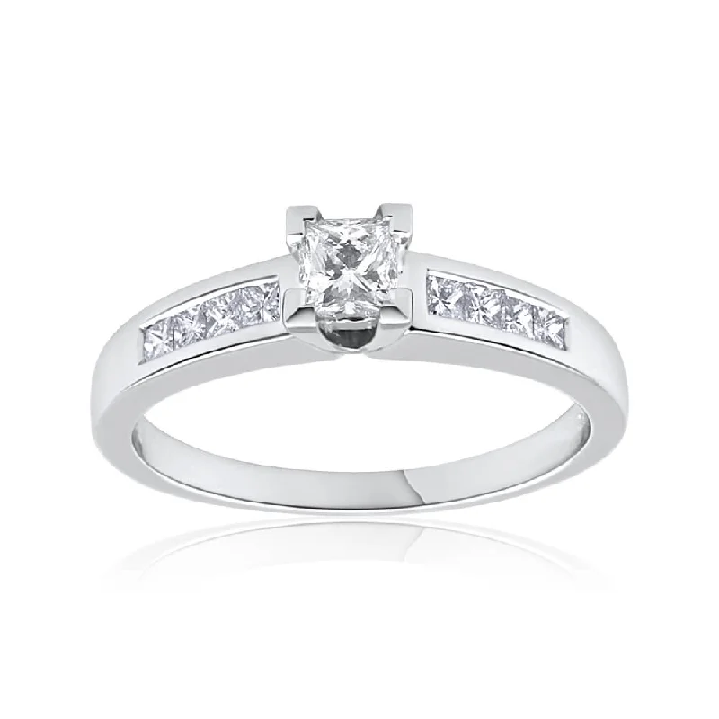 18ct White Gold Ring WIth 0.55 Carats Of Diamonds