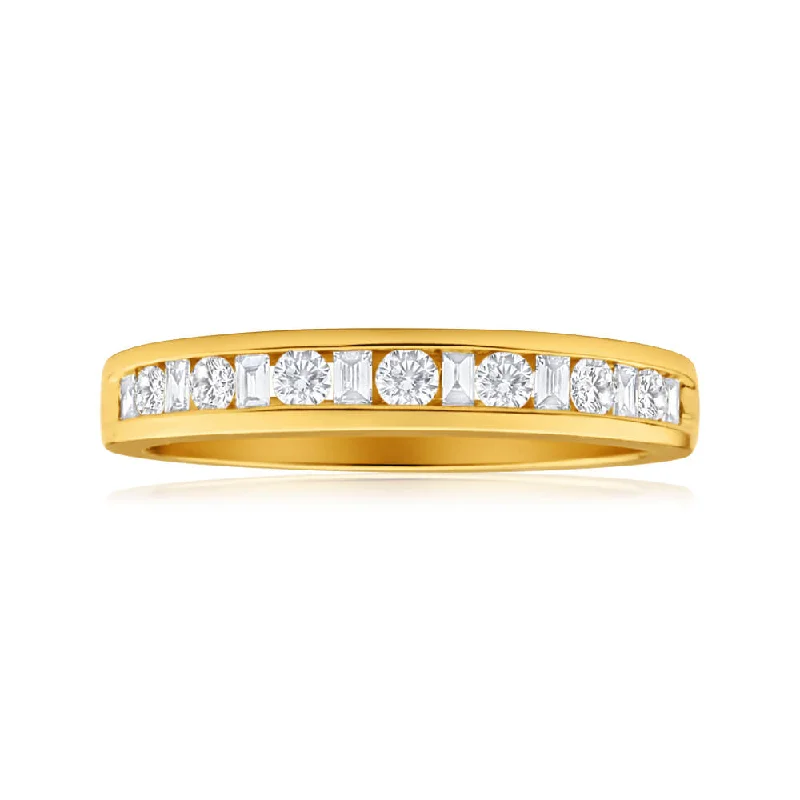 18ct Yellow Gold Ring With 15 Mixed Cut Diamonds Totalling 1/3 Carats