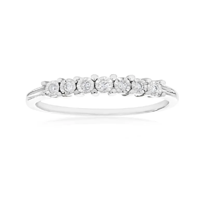 9ct White Gold Diamond Ring Set With 7 Brilliant Cut Diamonds