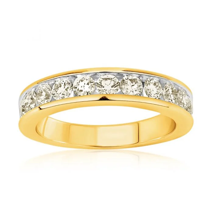 9ct Yellow Gold 1 Carat Diamond Ring with 11 Brilliant Diamonds