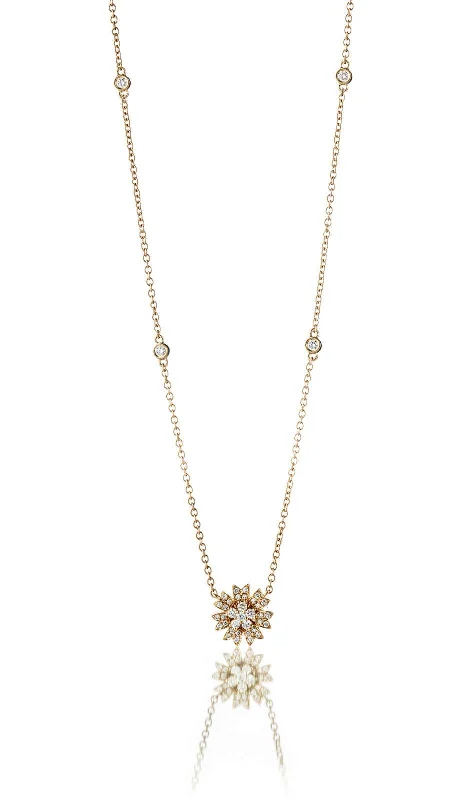 Flower Medium 18K Gold, Rosegold or Whitegold Necklace w. Diamonds